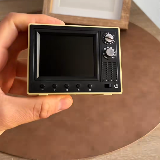 Dollhouse TV – 1:12 Scale USB Rechargeable Vintage Mini TV