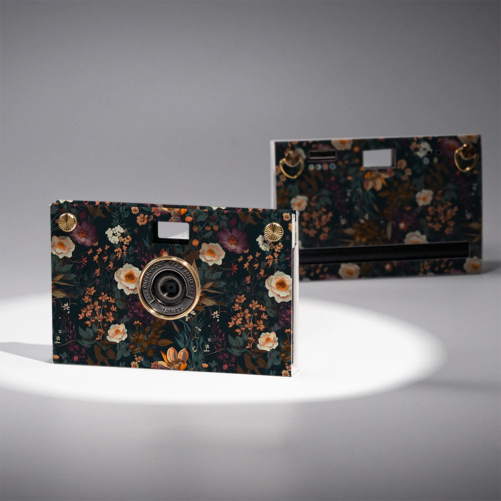 Paper‑Thin Digital Camera – 100g, No Screen, Film Tones, Travel Ready