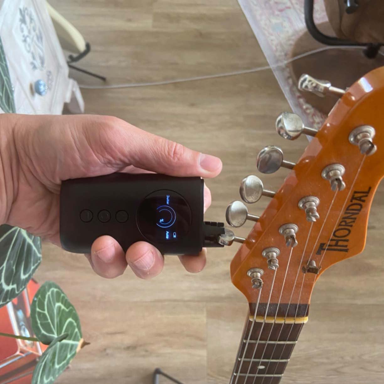 Smart Automatic Guitar Tuner – 3-in-1: Tuner, Metronome & String Winder