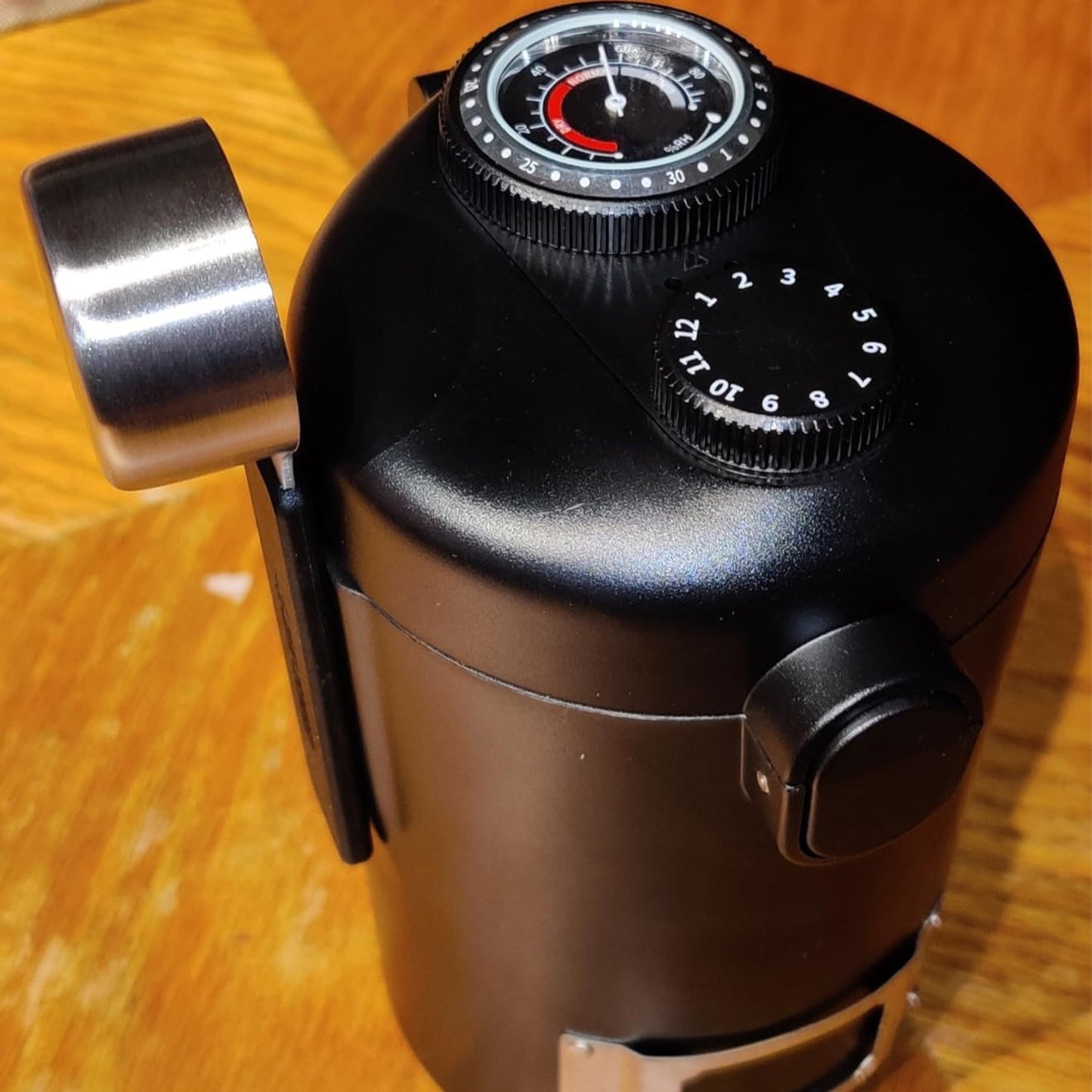 Camping-grade sealed coffee can